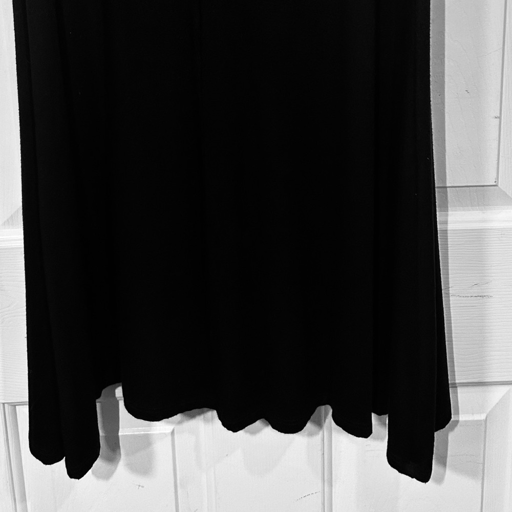 Elegant Black Women's Skirt - Picture 2 of 6